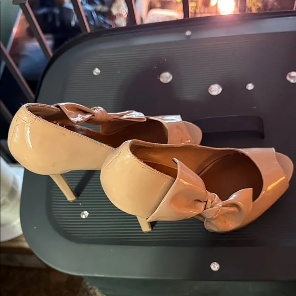 Steve Madden Nude Patent Peep-Toe Heels with Bow Accent - Picture 2 of 3